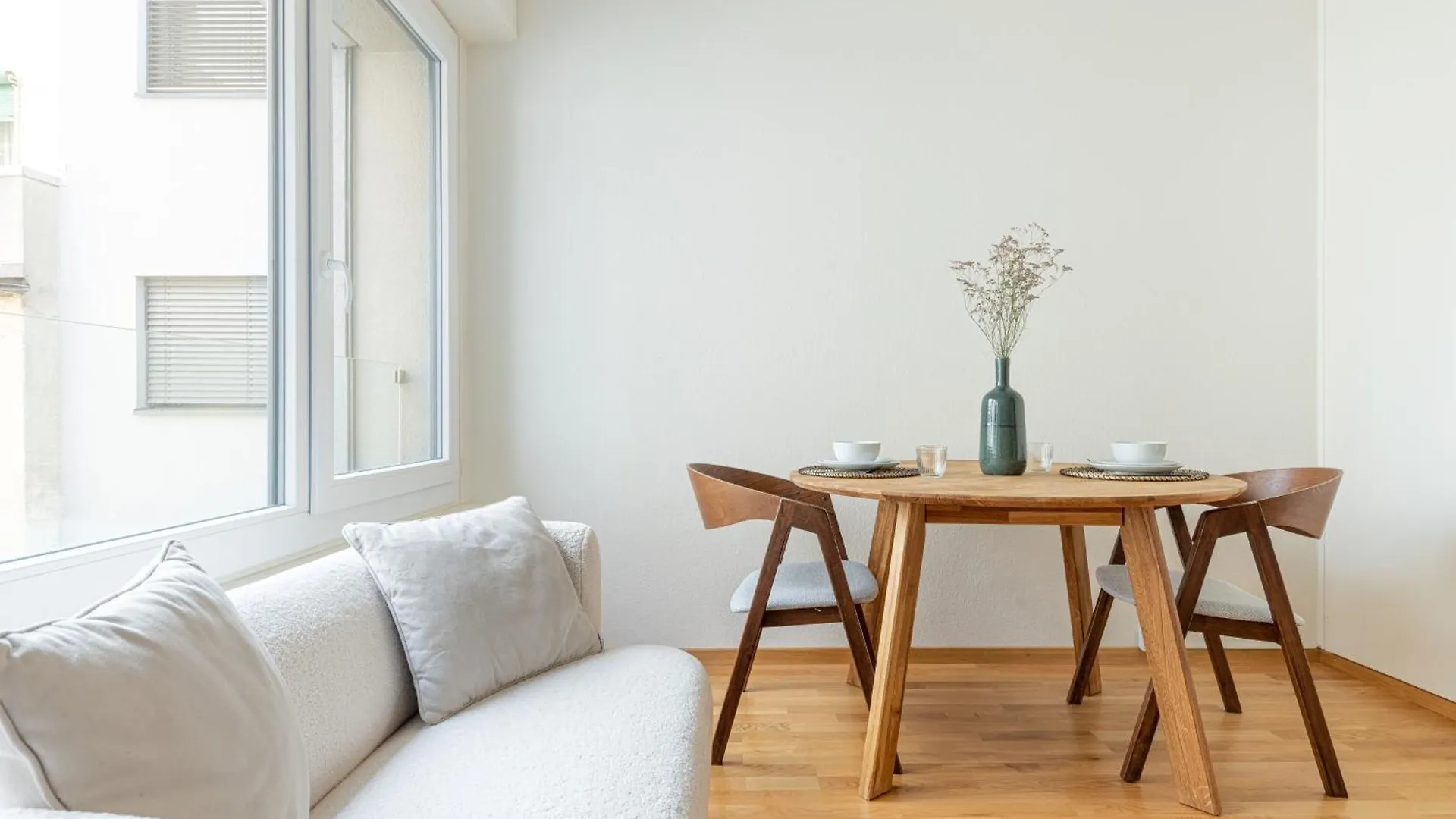 Stylish Lakeside Studio Geneva